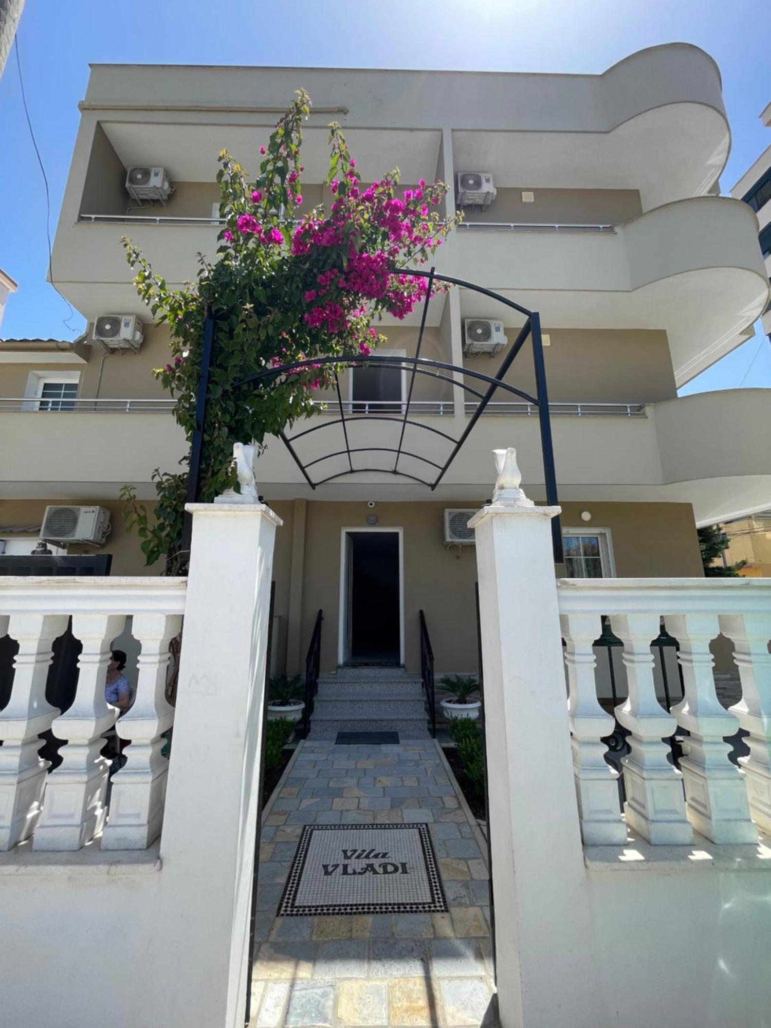 Vila Vladi Durrës 外观 照片