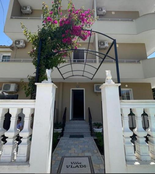 Vila Vladi Durrës 外观 照片
